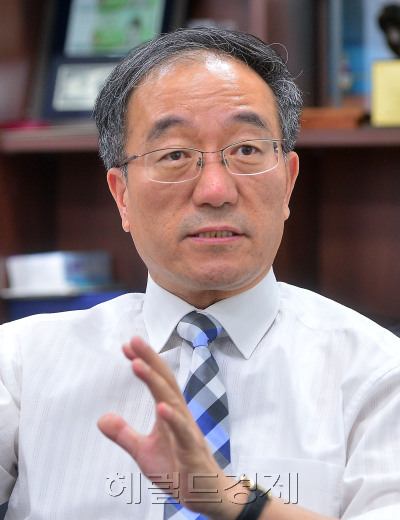 최의열 바디텍메드 대표는 “존슨앤드존슨도 인수ㆍ합병(M&A)을 통해 세계적인 제약회사가 됐다”며 “이를 모델로 삼아 진단분야에서 덩치 있는 기업을 만들겠다”고 각오를 밝혔다. [사진=이상섭 기자/babtong@heraldcorp.com]