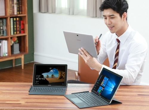 A model poses for a photo with the Galaxy Book devices in this photo released by Samsung Electronics Co. on May 18, 2017. (Yonhap)