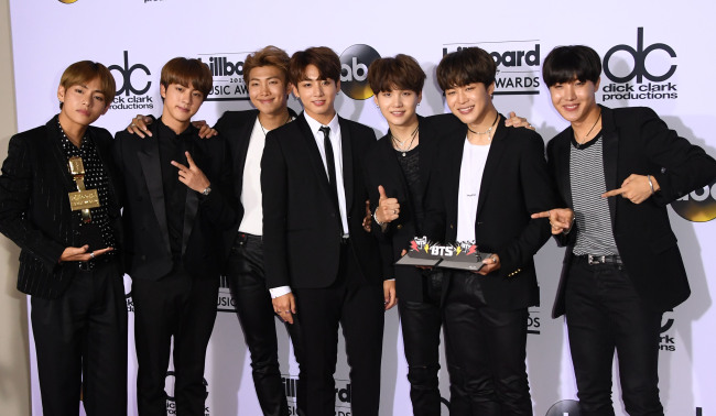 BTS makes new friends on Billboard red carpet - The Korea Herald