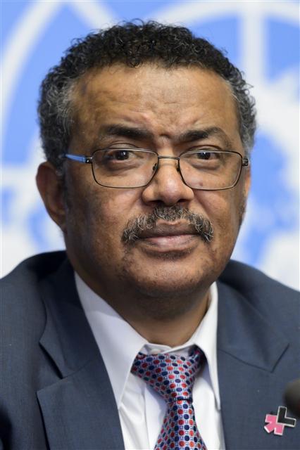 <YONHAP PHOTO-1388> (FILES) This file photo taken on May 24, 2016 shows Ethiopian Minister of Foreign Affairs Tedros Adhanom Ghebreyesus attending a press conference to launch his candidacy to the post of Director General of the World Health Organization (WHO), on the sidelines of the WHO's annual assembly, in Geneva. Tedros was elected as new Director General of the World Health Organization (WHO) on May 23, 2017. / AFP PHOTO / FABRICE COFFRINI/2017-05-24 05:41:43/ <저작권자 ⓒ 1980-2017 ㈜연합뉴스. 무단 전재 재배포 금지.>