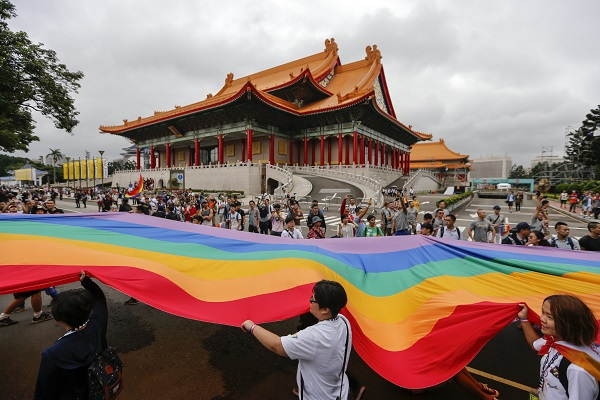 Supporters of the lesbian, gay, bisexual, and transgender community carry a large rainbow flag as they take part in a LGBT Pride march in Taipei, Taiwan, 29 October 2016. (EPA)