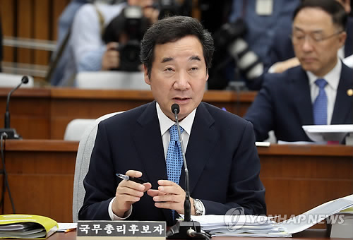 Prime Minister-nominee Lee Nak-yon speaks during a parliamentary confirmation hearing at the National Assembly in Seoul on May 24, 2017. (Yonhap)