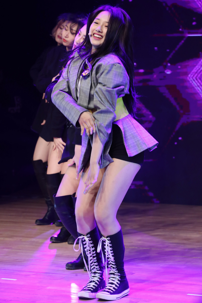 Kriesha Chu performs at a press showcase for her debut album “Trouble” on Wednesday in Seoul. (Yonhap)
