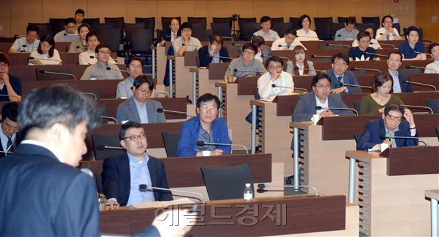 ‘새 정부 노동정책 방향과 대응 방안 설명회’가 25일 서울 대한상공회의소에서 법무법인 ‘원’ 과 헤럴드경제 공동주최로 열렸다. 이화여대 법학전문대학원 도재형 교수가 발제강의를 하고 있다.  정희조 기자/checho@heraldcrop.com