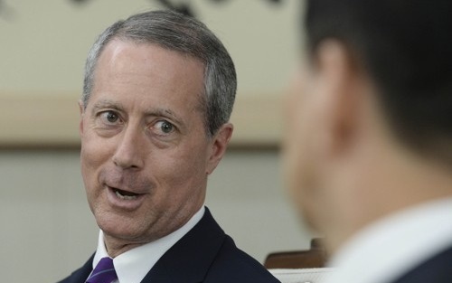 Mac Thornberry (left), chairman of the US House Armed Services Committee, speaks while meeting with South Korean Defense Minister Han Min-koo at Seoul's Defense Ministry on May 29, 2017. (Yonhap)