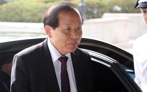 Constitutional Court President-nominee Kim Yi-su arrives at the court in Seoul on May 29, 2017. (Yonhap)