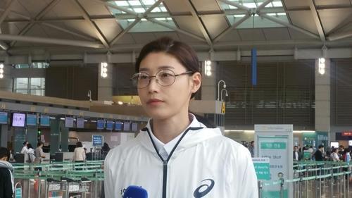 South Korean volleyball star Kim Yeon-koung speaks to reporters at Incheon International Airport on May 31, 2017, before departing for Bangkok for a special match. (Yonhap)