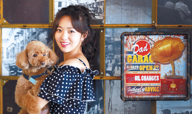 채수빈은 드라마 ‘구르미 그린 달빛’과 연극 ‘블랙버드’ 일정이 겹치는 등 무척 바쁜 연기일정을 소화하고 있지만, 연기에 대한 재미 때문에 전혀 힘들지 않다고 말한다.