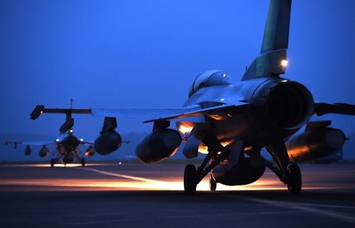 South Korea's KF-16 fighter jets prepare for takeoff to fly to Alaska to join the RED FLAG training on June 1, 2017, in this photo provided by the Air Force. (Yonhap)
