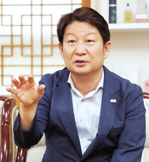 권영진 대구시장은 ”4차 산업혁명은 기회의 바다“라며 ”이를 주도해 새로운 신산업과 많은 일자리를 만들어 내는데 전력하겠다“고 말했다.