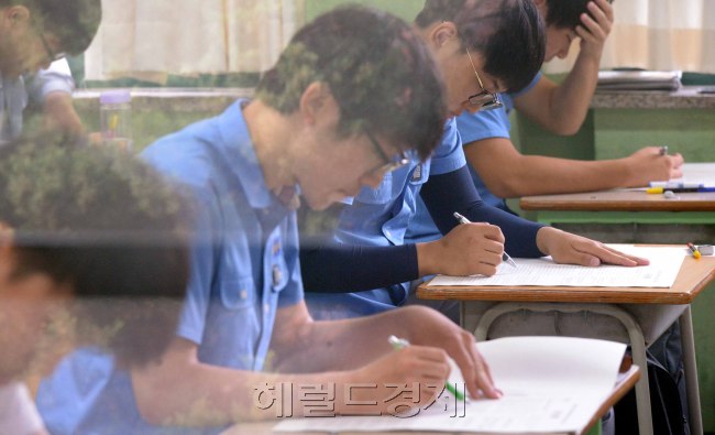 6월 모의평가가 진행된 1일 서울 종로구 경복고 교실의 모습. [사진=정희조 기자/checho@heraldcorp.com]