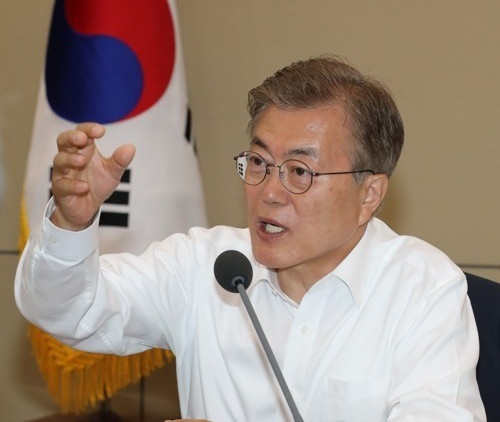 President Moon Jae-in speaks during a meeting with his senior secretaries at his office Cheong Wa Dae in Seoul on June 1, 2017. (Yonhap)