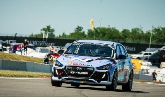 In this updated captured image from Yonhap News TV, Hyundai's i30N high-performance car runs the 2017 24 Hours Nurburgring, an endurance race held in Germany last weekend. (Yonhap)