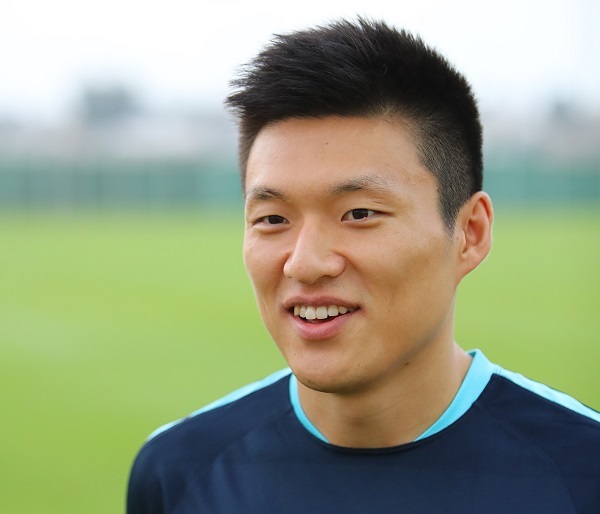 South Korean midfielder Lee Myung-joo speaks to reporters before training at a football field in Ras Al Khaimah, the United Arab Emirates, on June 4, 2017. (Yonhap)