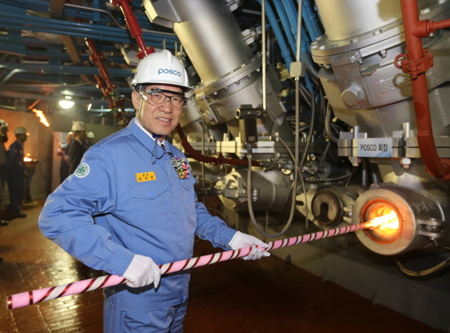 Posco Chairman Kwon Oh-joon reignites the steelmaker‘s third blast furnace in Pohang on Tuesday. (Posco)
