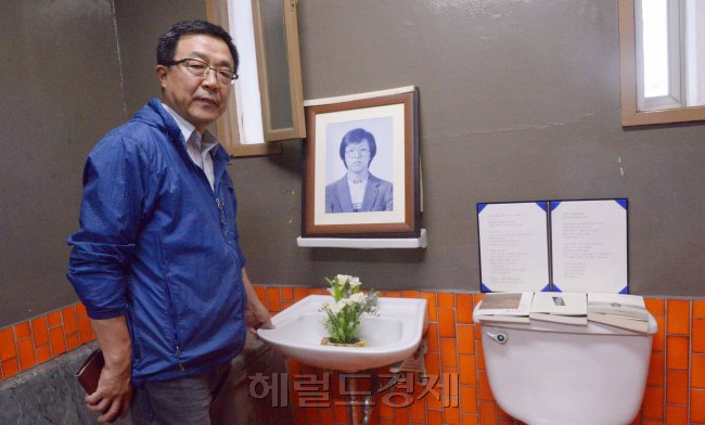 생떼같던 동생 박종철이 무자비한 공권력의 손에 숨을 거둔 남영동 대공분실 509호. 지금은 경찰청 인권센터로 바뀌었다. 현장에 들어설 때마다 가슴이 미어진다. 지금은 (사)민주열사박종철기념사업회 이사를 맡고 있는 친형 박종부씨가 현장을 둘러보며 30년 전의 고통스러웠던 순간에 대해 입을 열었다. [사진=정희조 기자/checho@heraldcorp.com]