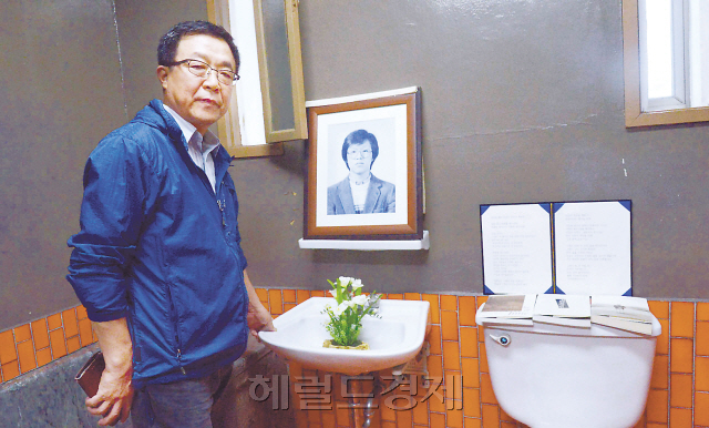 생떼같던 동생 박종철이 무자비한 공권력의 손에 숨을 거둔 남영동 대공분실 509호. 지금은 경찰청 인권센터로 바뀌었다. 현장에 들어설 때마다 가슴이 미어진다. 지금은 (사)민주열사박종철기념사업회 이사를 맡고 있는 친형 박종부씨가 현장을 둘러보며 30년 전의 고통스러웠던 순간에 대해 입을 열었다.  정희조 기자/checho@heraldcorp.com