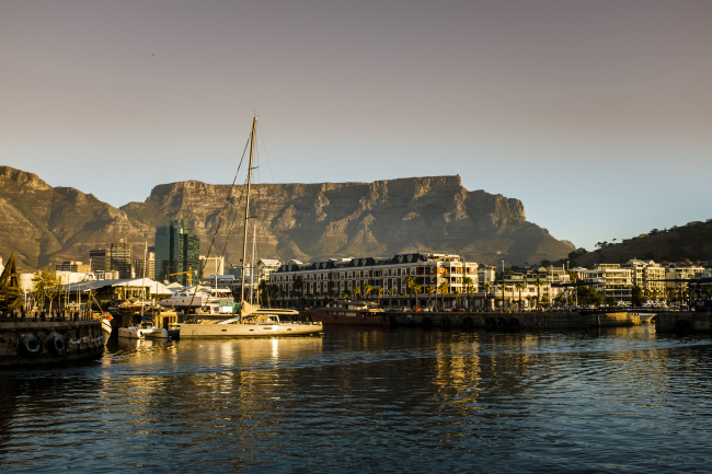 A view of Cape Town's Table Mountain from the V&A Waterfront (Sohn Ji-young/The Korea Herald)