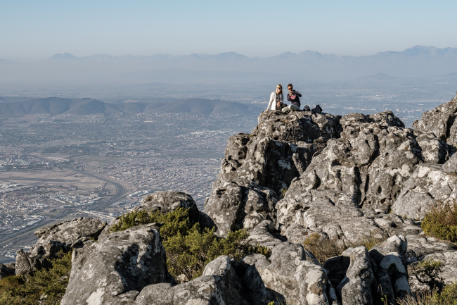 A view of Cape Town from atop Table Mountain (Sohn Ji-young/The Korea Herald)