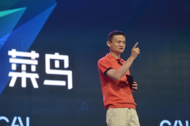 <YONHAP PHOTO-6731> (170522) -- HANGZHOU, May 22, 2017 (Xinhua) -- Jack Ma, chairman of Alibaba group, delivers a speech during 2017 Global Smart Logistics Summit in Hangzhou, capital of east China's Zhejiang Province, May 22, 2017. (Xinhua/Huang Zongzhi) (lb)/2017-05-22 22:33:51/ <저작권자 ⓒ 1980-2017 ㈜연합뉴스. 무단 전재 재배포 금지.>
<YONHAP PHOTO-6731> (170522) -- HANGZHOU, May 22, 2017 (Xinhua) -- Jack Ma, chairman of Alibaba group, delivers a speech during 2017 Global Smart Logistics Summit in Hangzhou, capital of east China's Zhejiang Province, May 22, 2017. (Xinhua/Huang Zongzhi) (lb)/2017-05-22 22:33:51/ <저작권자 ⓒ 1980-2017 ㈜연합뉴스. 무단 전재 재배포 금지.>