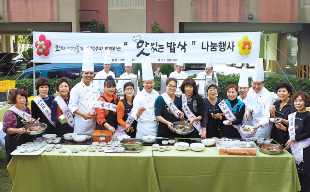 나눔사랑을 받던 맛있는 제주 만들기 식당 주인들이 이번엔 기부와 나눔에 나섰다.