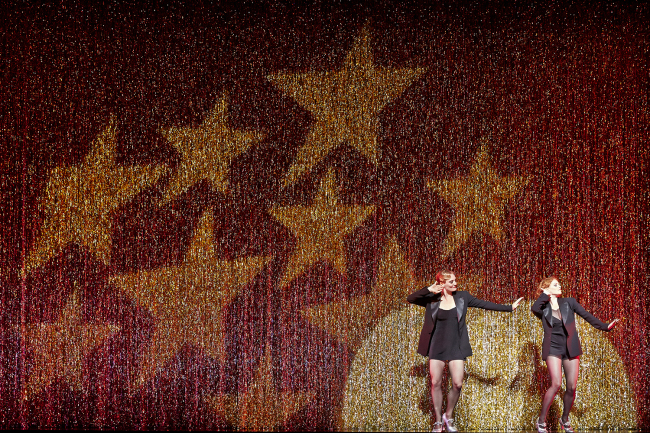 A scene from the musical “Chicago,” which runs until July 23 at Samsung Electronics Hall in Hannam-dong, Seoul. (Seensee Company)