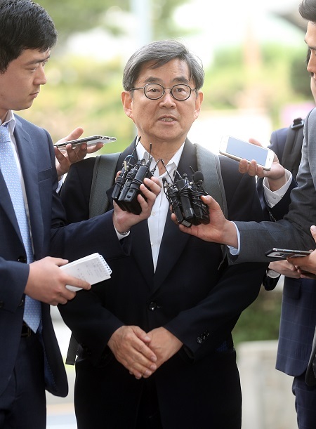 Justice Minister nominee Ahn Kyong-whan speaks to reporters at a temporary office in Seoul on Wednesday. (Yonhap)