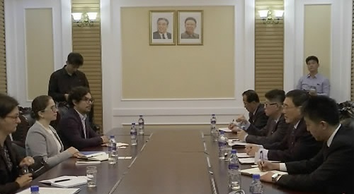 Catalina Devandas-Aguilar (2nd from L), U.N. special rapporteur on the Rights of Persons with Disabilities, meets with North Korean Foreign Ministry Ambassador for Human Rights Ri Hung-sik (2nd from R) in Pyongyang on May 3, 2017. (AP-Yonhap)