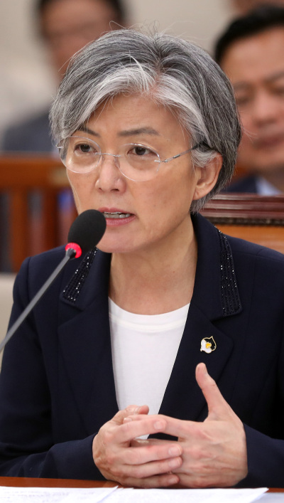 지난 7일 오후 서울 여의도 국회에서 열린 강경화 외교부 장관 후보자 인사청문회에서 강 후보자가 의원 질의에 답변하고 있다. [사진제공=연합뉴스]