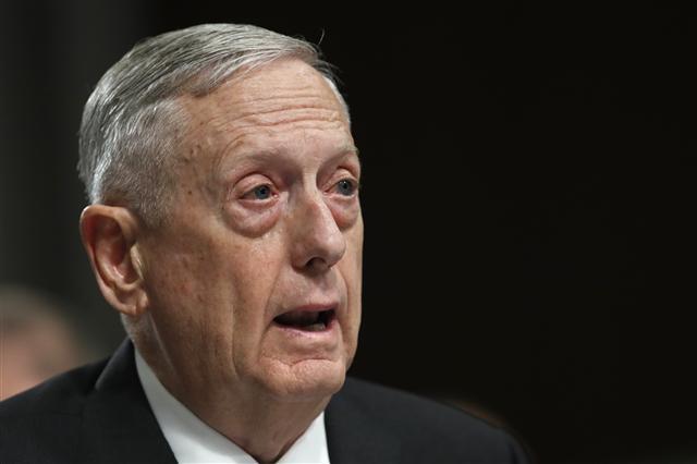 <YONHAP PHOTO-0092> Defense Secretary Jim Mattis testifies on Capitol Hill in Washington, Tuesday, June 13, 2017, before the Senate Armed Services Committee hearing on the defense department's budget. (AP Photo/Jacquelyn Martin)/2017-06-14 00:29:23/ <저작권자 ⓒ 1980-2017 ㈜연합뉴스. 무단 전재 재배포 금지.>