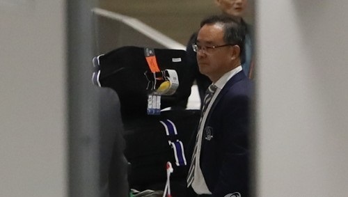 Lee Yong-soo, head of the Korea Football Association technical committee, waits for the South Korean football squad at Incheon International Airport on June 14, 2017. (Yonhap)