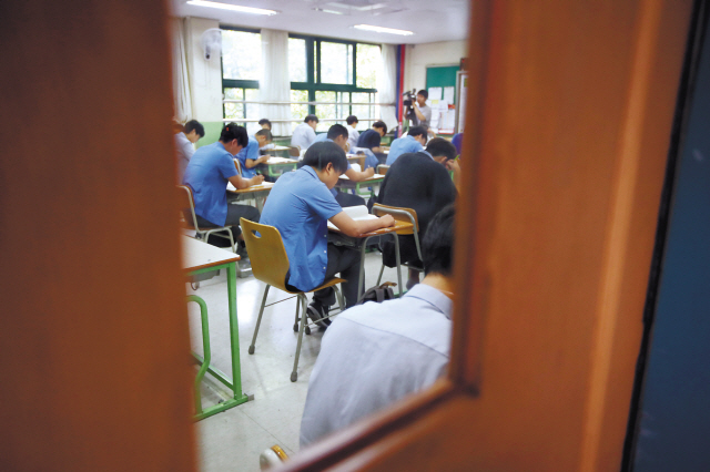 수능 절대평가·특목고 폐지…잠 못드는 재수생·중3