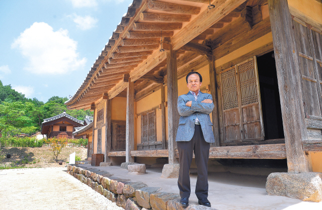 경북 안동에 위치한 전통리조트 ‘구름에’를 운영하는 사회적기업 행복전통마을의 이오호 대표.