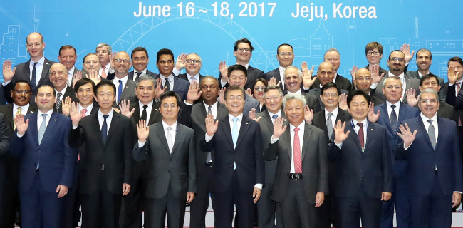 President Moon Jae-in (front, center) poses with AIIB President Jin Liqun (right), Strategy and Finance Minister Kim Dong-yeon (left), and other participants at the 2nd Annual Meeting of the Board of Governors of the Asian Infrastructure Investment Bank Friday at ICC Jeju. The meeting will continue through to Sunday. (Yonhap)