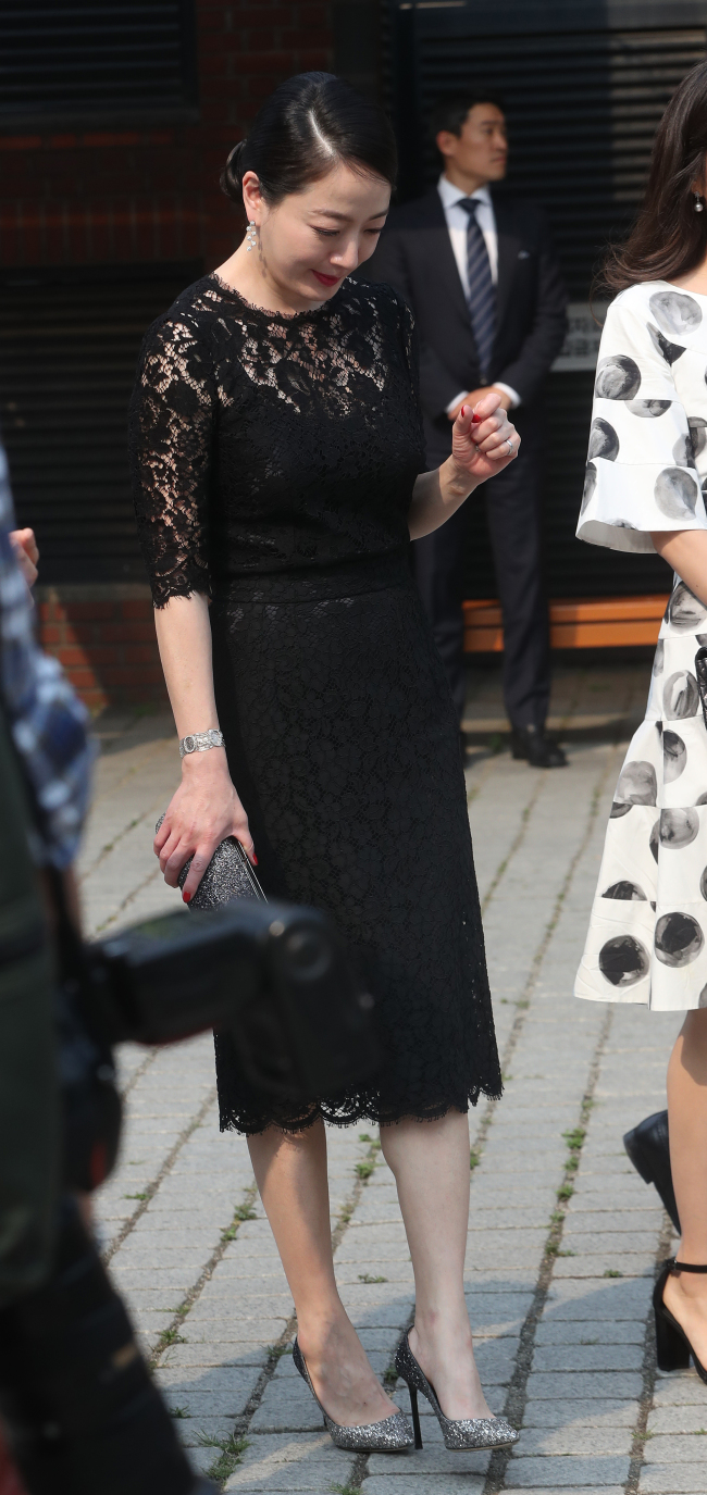 한복 주로 입던 노현정 시스루 원피스에 “스포트라이트” - 헤럴드경제