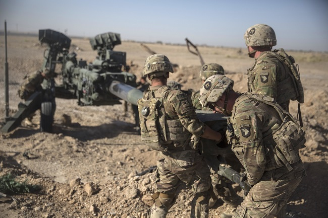 US soldiers of Task Force Iron, taking part in Operation Resoulte Support, manuever a howitzer into position at Bost Airfield, Afghanistan, June 10. (AP-Yonhap)