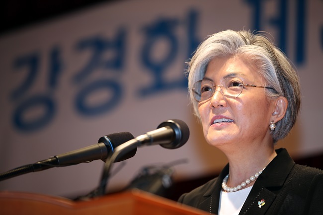 Foreign Minister Kang Kyung-wha delivers her inauguration speech in Seoul on June 19, 2017. (Yonhap)