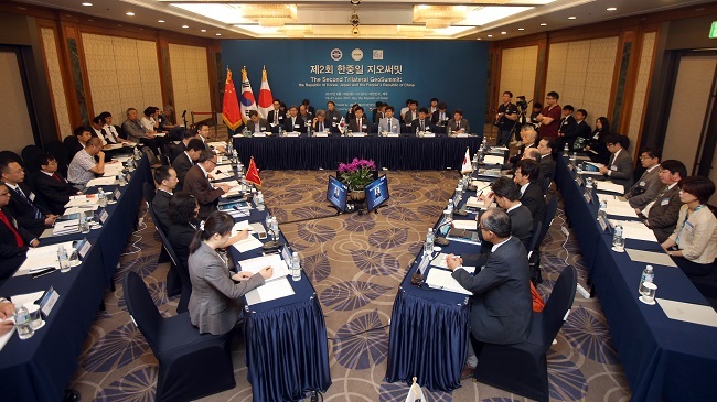 Geological experts from South Korea, China and Japan attend the Trilateral GeoSummit meeting in Jeju on South Korea's largest island of the same name on June 20, 2017. (Yonhap)