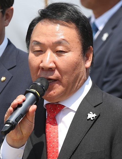 Yeom Dong-yeol, secretary-general of the main opposition Liberty Korea Party, makes a speech at an event in the National Assembly on June 12, 2017. (Yonhap)