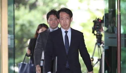 Katsuro Kitagawa, a minister for political affairs at the Japanese embassy, enters the Ministry of Foreign Affairs building in Seoul on June 21, 2017. (Yonhap)