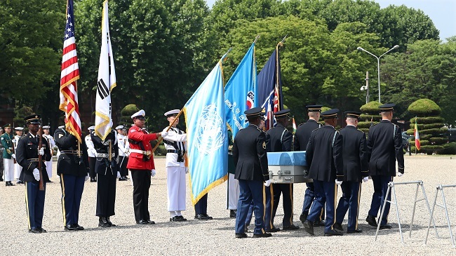 The remains of a United Nations Command soldier killed during the 1950-53 Korean War is repatriated in a ceremony held at the US Army Garrison Yongsan in Seoul on June 22, 2017. (Yonhap)