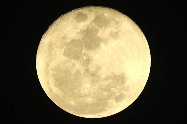 An image of supermoon (123RF)