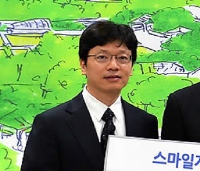 This file photo, taken on Oct. 8, 2013, shows Kwon Hyuk-bin, chief executive and founder of online game developer Smilegate Holdings Inc. in Seoul. (Yonhap)
