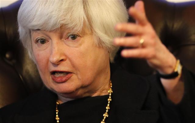 <YONHAP PHOTO-1011> U.S. Fed Chair Janet Yellen speaks during a discussion with Lord Nicholas Stern, President of the British Academy, at Carlton House Terrace of the Britsih Academy in London, Tuesday, June 27, 2017.(AP Photo/Frank Augstein)/2017-06-28 04:02:59/ <저작권자 ⓒ 1980-2017 ㈜연합뉴스. 무단 전재 재배포 금지.>
<YONHAP PHOTO-1011> U.S. Fed Chair Janet Yellen speaks during a discussion with Lord Nicholas Stern, President of the British Academy, at Carlton House Terrace of the Britsih Academy in London, Tuesday, June 27, 2017.(AP Photo/Frank Augstein)/2017-06-28 04:02:59/ <저작권자 ⓒ 1980-2017 ㈜연합뉴스. 무단 전재 재배포 금지.>