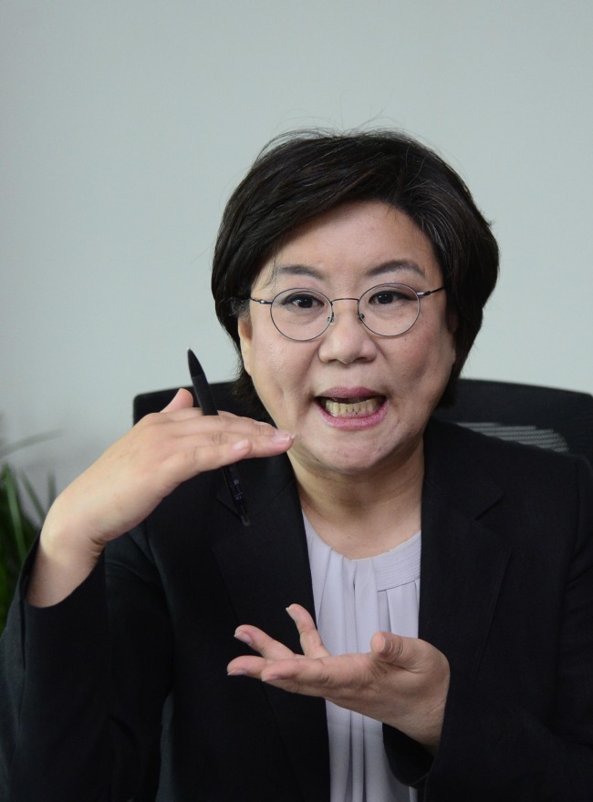 [헤럴드경제=박해묵 기자] 이혜훈 바른정당 신임 당대표가 28일 오후 서울 여의도 국회의원회관에서 본지와 인터뷰를 가지고 있다. 2017.6.28
[헤럴드경제=박해묵 기자] 이혜훈 바른정당 신임 당대표가 28일 오후 서울 여의도 국회의원회관에서 본지와 인터뷰를 가지고 있다. 2017.6.28
