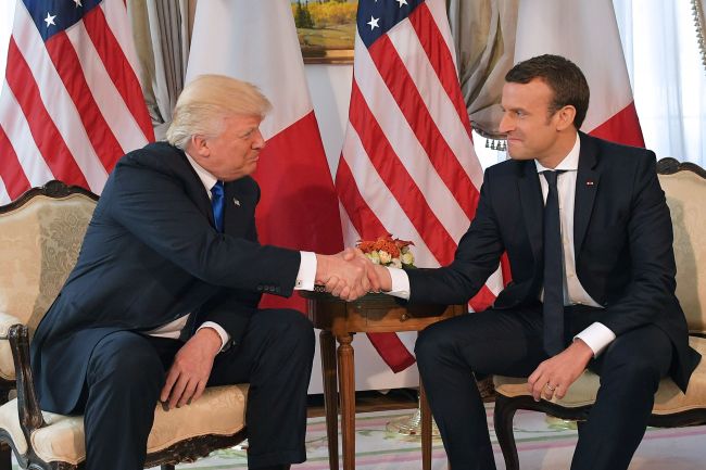 <YONHAP PHOTO-1049> (FILES) This file photo taken on May 25, 2017 shows US President Donald Trump (L) and French President Emmanuel Macron shake hands ahead of a working lunch, at the US ambassador's residence, on the sidelines of the NATO (North Atlantic Treaty Organization) summit, in Brussels. France's new President Emmanuel Macron invited US President Donald Trump on June 27, 2017 to attend the country's national day parade next month on July 14, his office said, adding that the US leader promised to examine the feasibility. / AFP PHOTO / Mandel NGAN/2017-06-28 04:04:25/ <저작권자 ⓒ 1980-2017 ㈜연합뉴스. 무단 전재 재배포 금지.>
<YONHAP PHOTO-1049> (FILES) This file photo taken on May 25, 2017 shows US President Donald Trump (L) and French President Emmanuel Macron shake hands ahead of a working lunch, at the US ambassador's residence, on the sidelines of the NATO (North Atlantic Treaty Organization) summit, in Brussels. France's new President Emmanuel Macron invited US President Donald Trump on June 27, 2017 to attend the country's national day parade next month on July 14, his office said, adding that the US leader promised to examine the feasibility. / AFP PHOTO / Mandel NGAN/2017-06-28 04:04:25/ <저작권자 ⓒ 1980-2017 ㈜연합뉴스. 무단 전재 재배포 금지.>