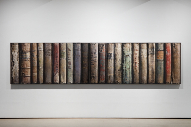 이진용, Hardbacks, 2016-2017, Oil on canvas, 91x73cm (3 pieces), 91x91cm, 91x65cm [사진제공=학고재갤러리]