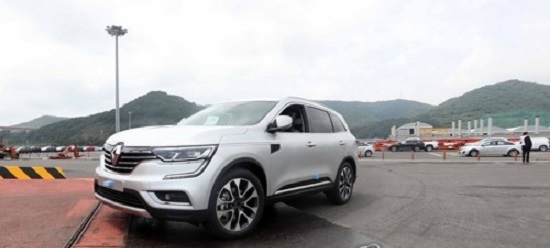 A QM6 SUV is getting ready to be shipped for sale in Europe at a port in Changwon, 398 kilometers southeast of Seoul on June 30, 2017. (Yonhap)