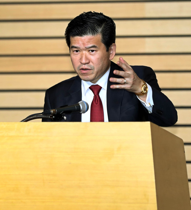 James Kim, CEO and president of GM Korea, speaks at a forum held in Seoul on June 15th. (Yonhap)