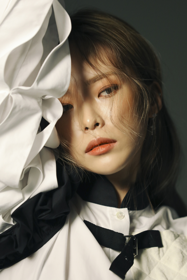 Singer Heize (CJ E&M)